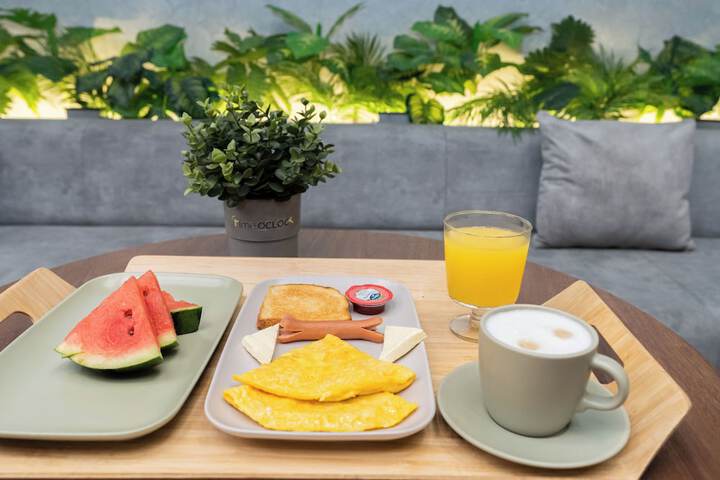 Breakfast/Coffee Service 128 of 137