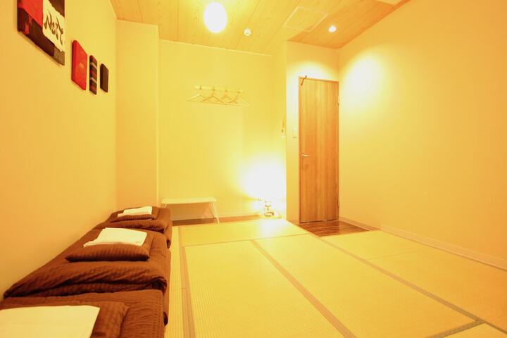 Room 27 of 77