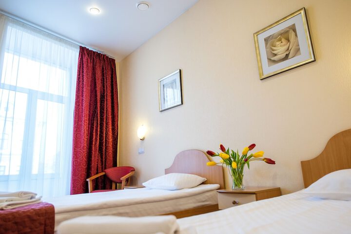 Room 4 of 48
