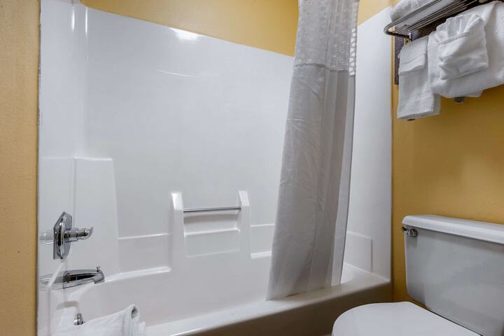 2 Double Beds (1 of 9)