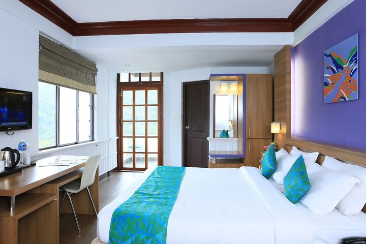 Room 25 of 48