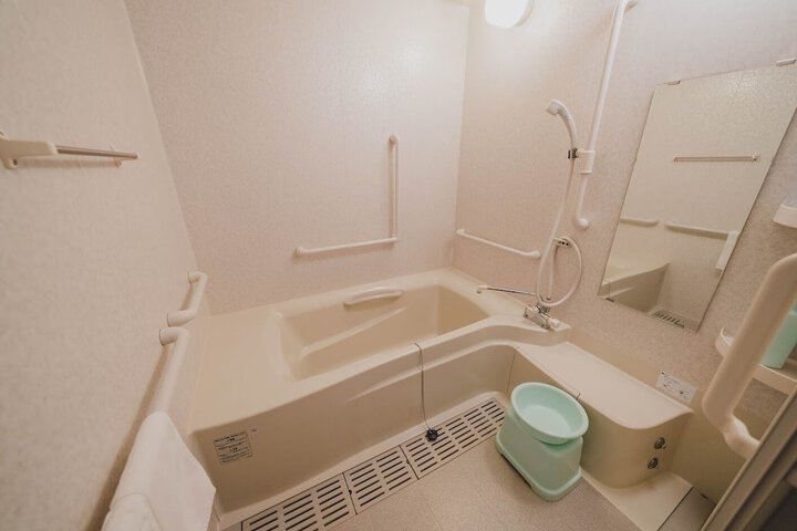 Room 10 of 12