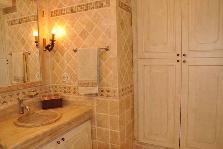 Room 15 of 27