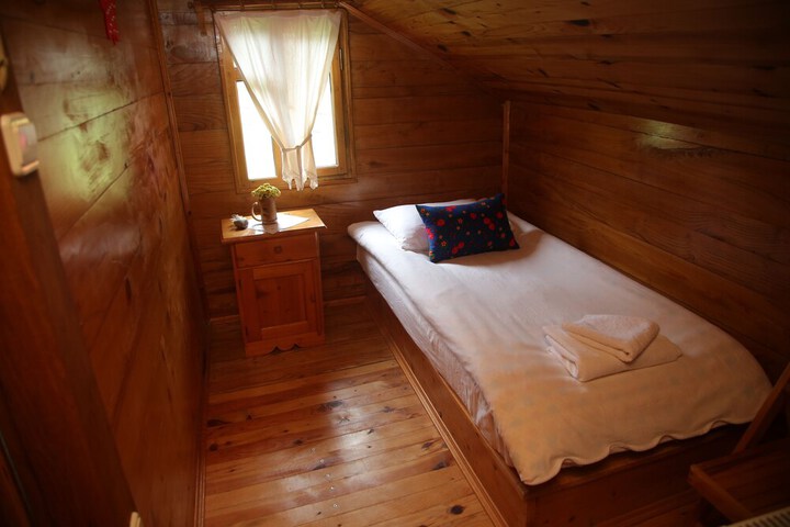 Room 18 of 77