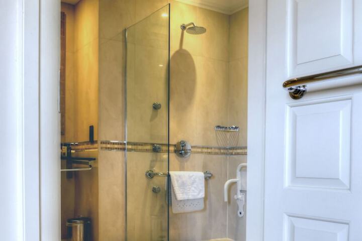 Room 14 of 74