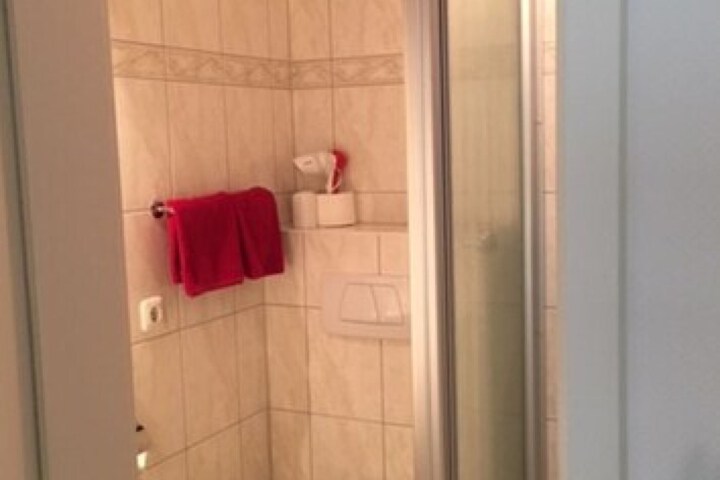 Room 142 of 187