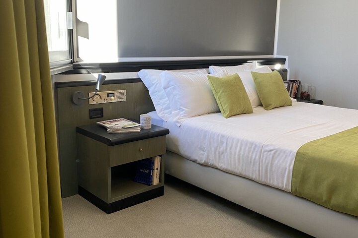 Room 6 of 19