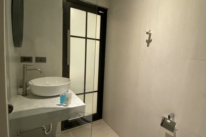 Room 28 of 61