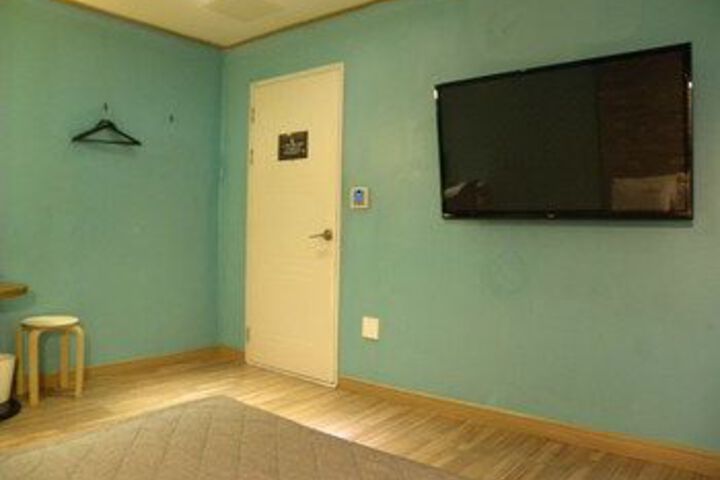 Room 24 of 53