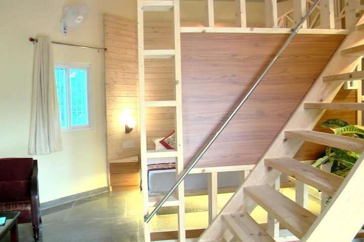Room 6 of 32