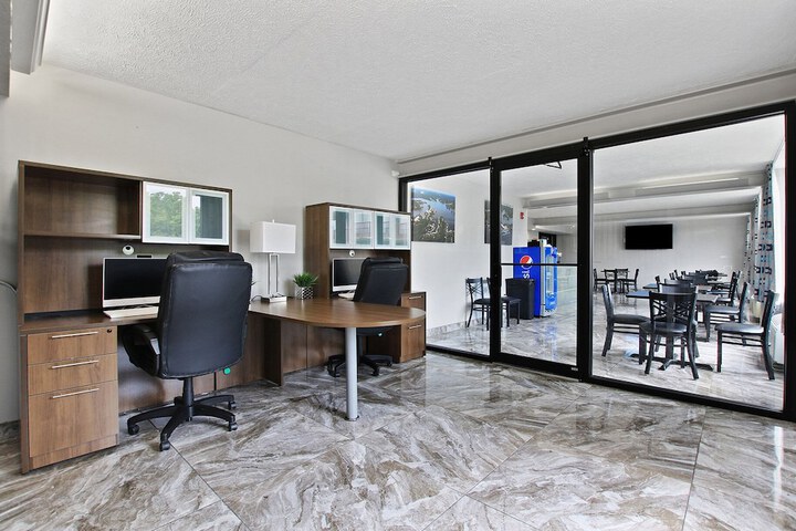 Business Center 120 of 148