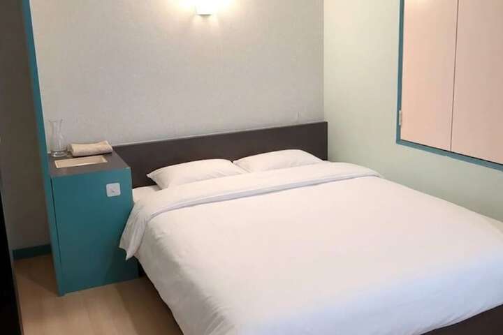Room 12 of 22