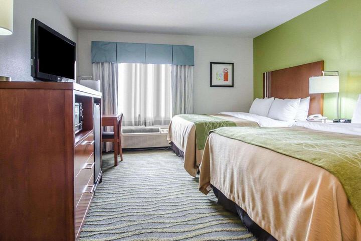 2 Queen Beds (6 of 15)