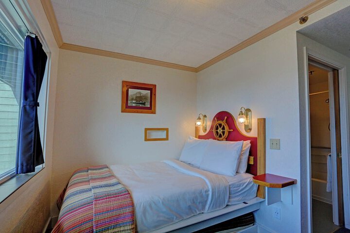 Room 82 of 184