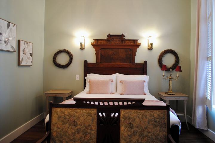 Room 3 of 28