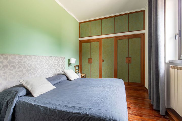 Room 16 of 100