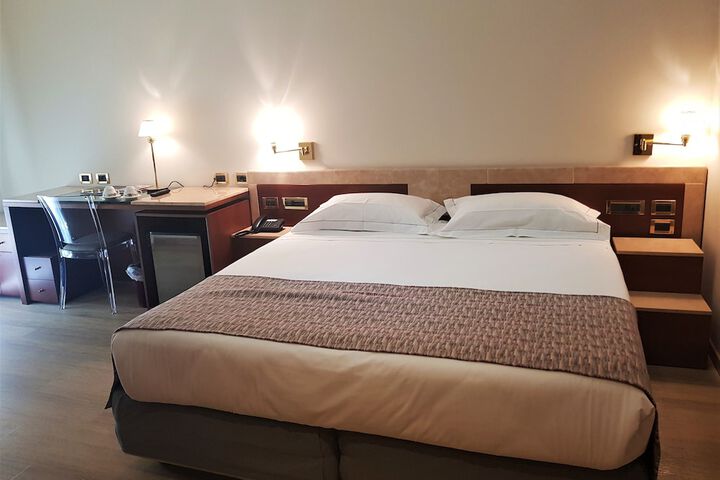 Room 19 of 37