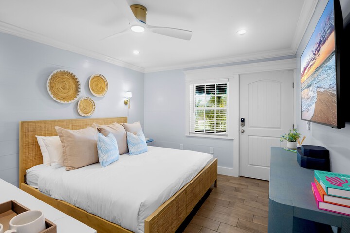 Room 40 of 230