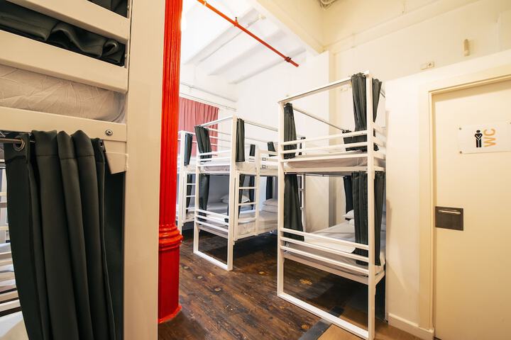 Room 14 of 65