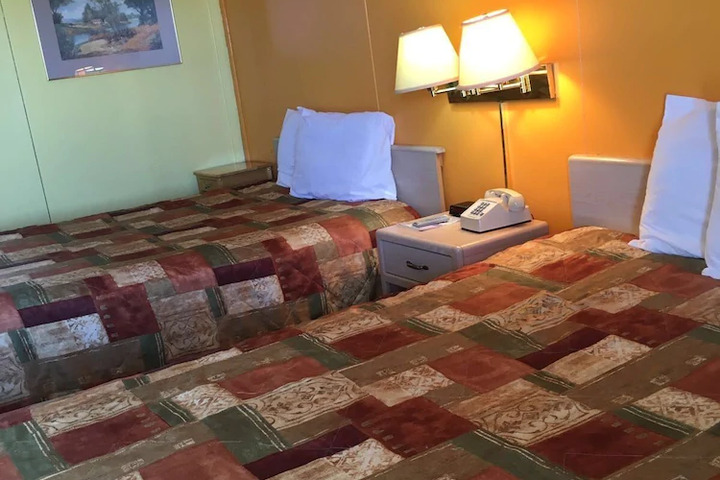 Room 7 of 8