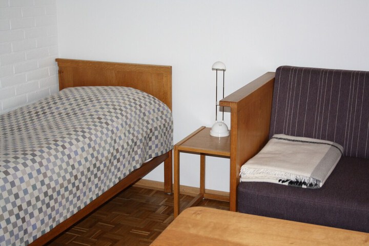 Room 12 of 68