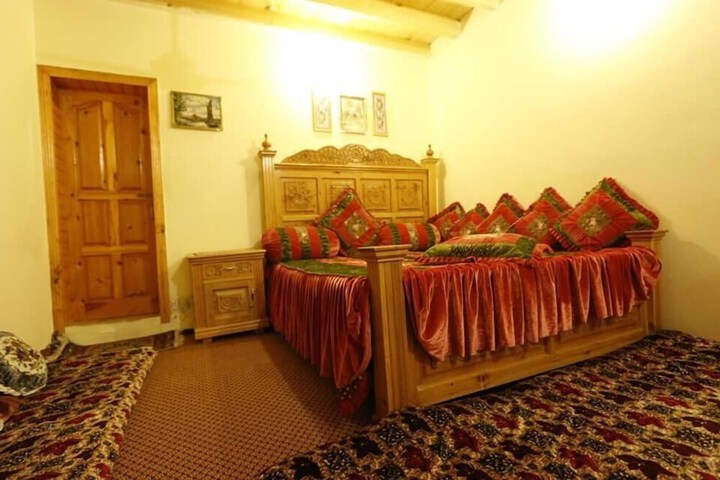 Room 6 of 22