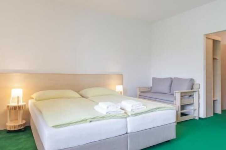 Room 8 of 50