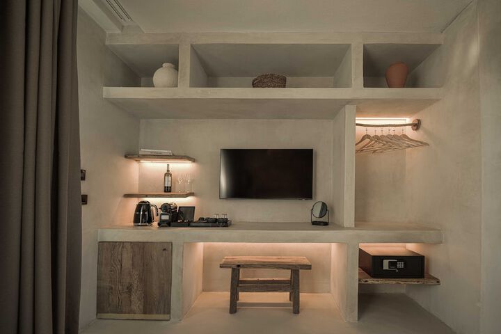 Room 16 of 84