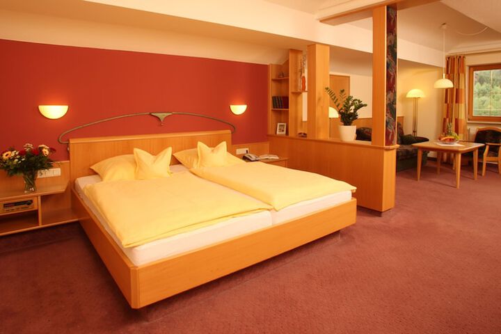 Room 9 of 106