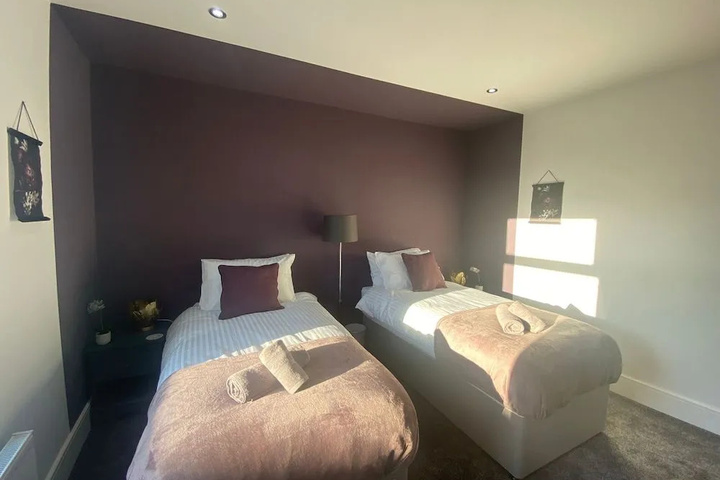 Room 5 of 8