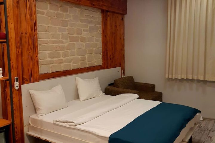 Room 17 of 46