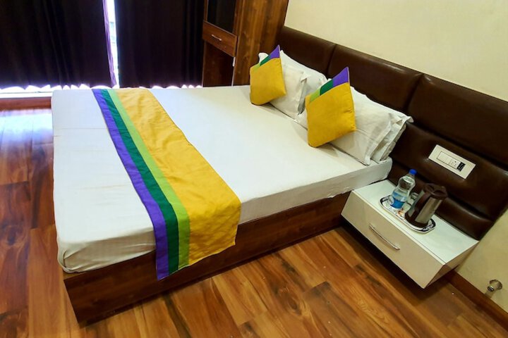 Room 8 of 32