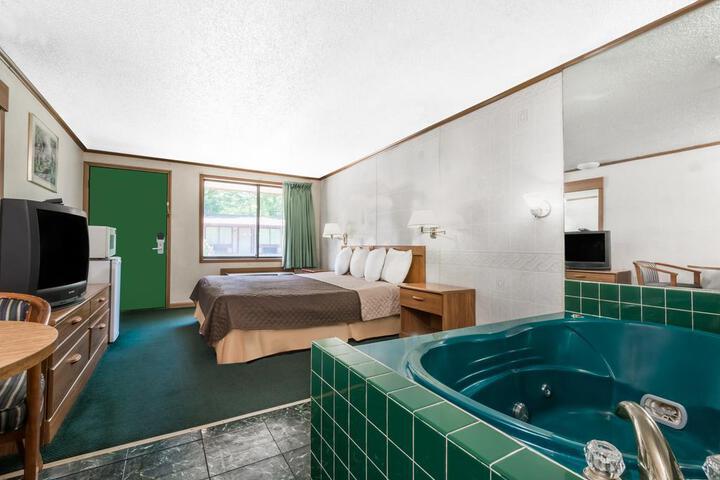 1 King Bed (7 of 11)