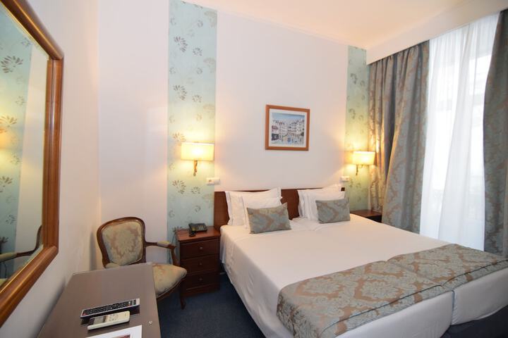 Room 14 of 64