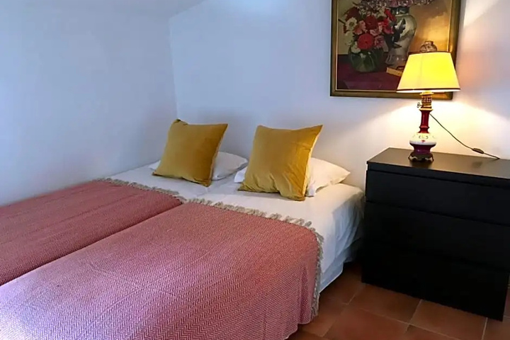 Room 6 of 20