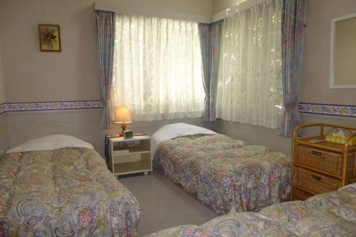 Room 10 of 27