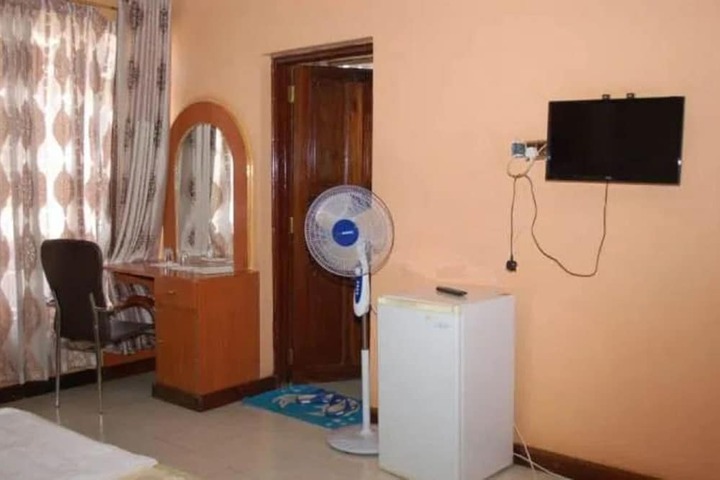 Room 10 of 27