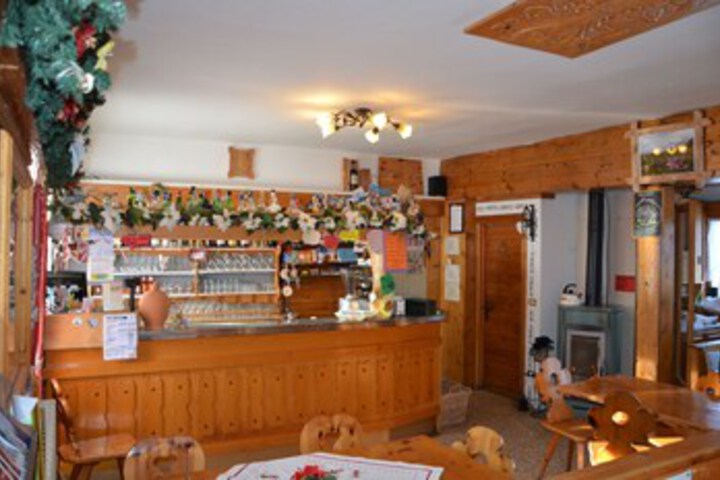 Lounge 10 of 57