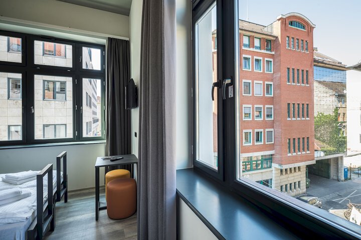 Room 16 of 46