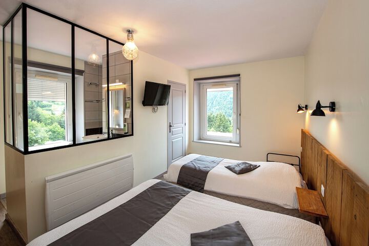 Room 6 of 19