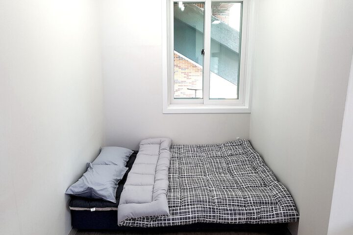 Room 7 of 150