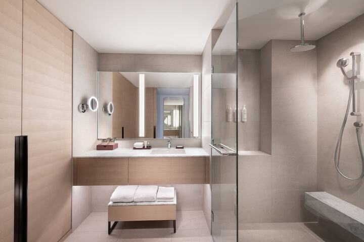 Room 42 of 95