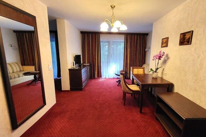 Room 44 of 119