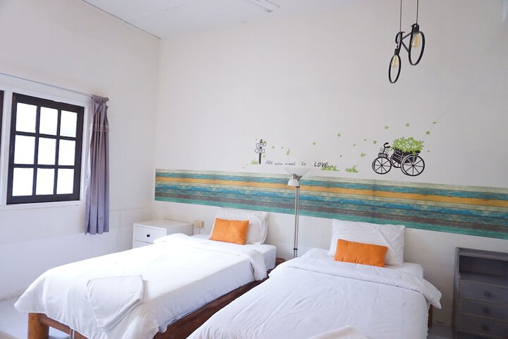 Room 16 of 104