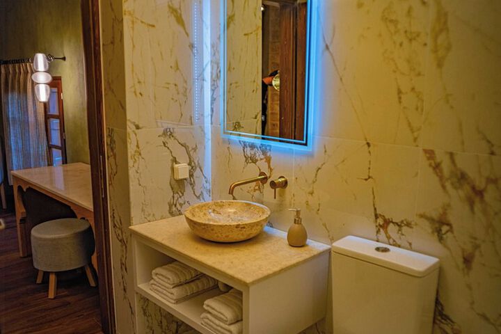 Room 42 of 51