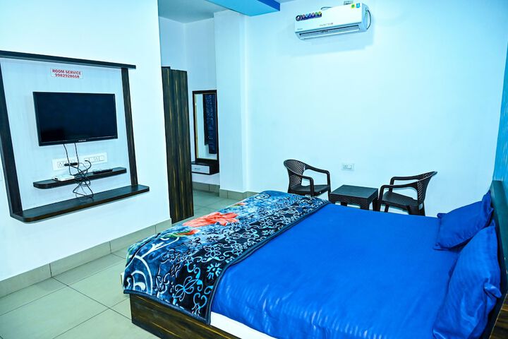Room 2 of 8
