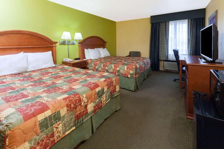 1 King Bed (5 of 11)
