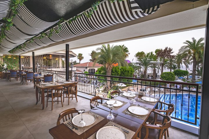 Dining 77 of 141
