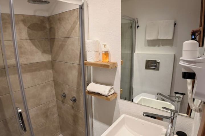 Room 16 of 46