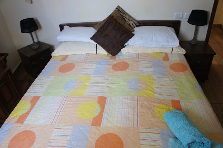 Room 6 of 11